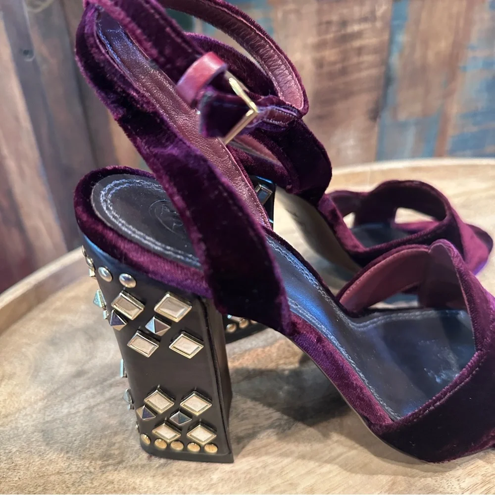 Tory Burch Rich Maroon Velvet Gold Studded Block Heels. Luxurious. U.S. 7.5 - Picture 11 of 16